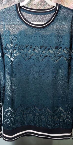 Fabletics - Long sleeve lace top in a dark teal or forest green color size large - Picture 2 of 6